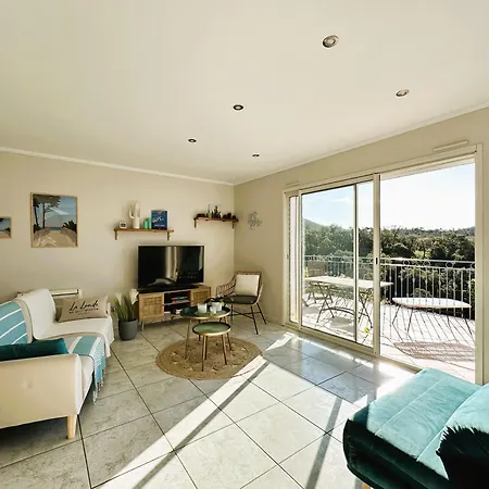 Villa Marilou Climatisee Pour 6 Personnes Avec Piscine Sur Le Domaine De Valcros A La Londes-les-maures *