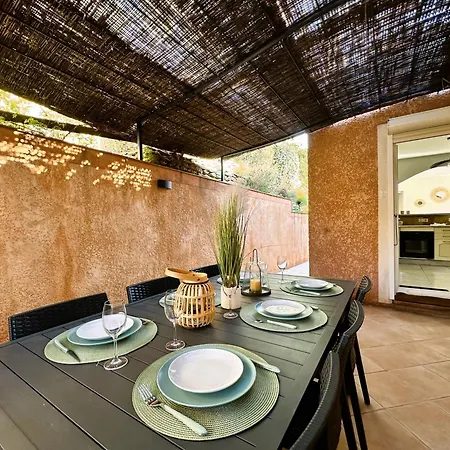 Villa Marilou Climatisee Pour 6 Personnes Avec Piscine Sur Le Domaine De Valcros A La Londes-les-maures *